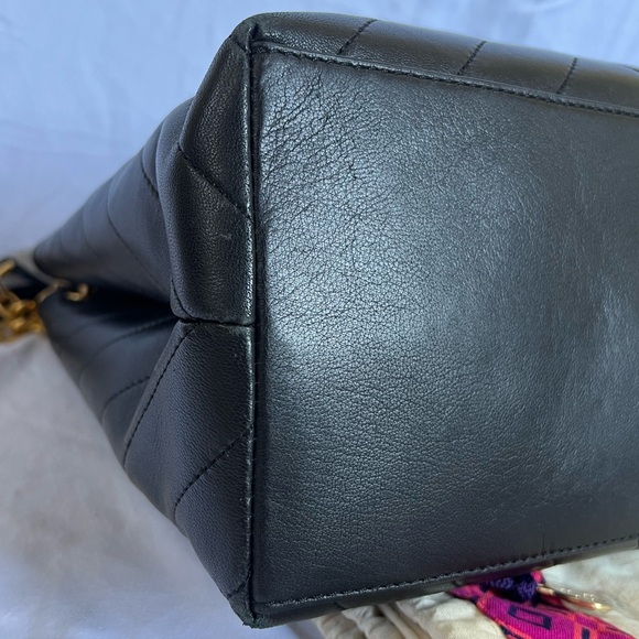 Tory Burch Gold Chain Tote - Picture 5 of 13